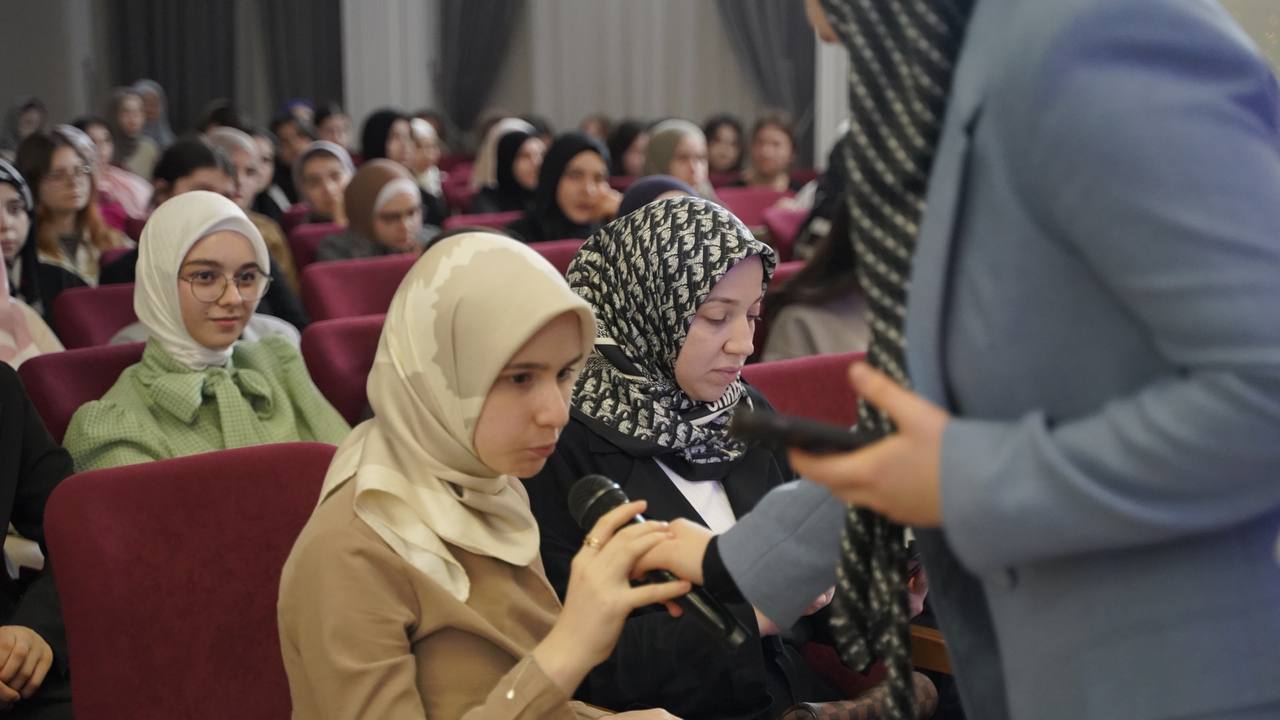 В преддверии месяца Рамадан в Гуманитарно-педагогическом колледже состоялся праздничный Мавлид для студенток